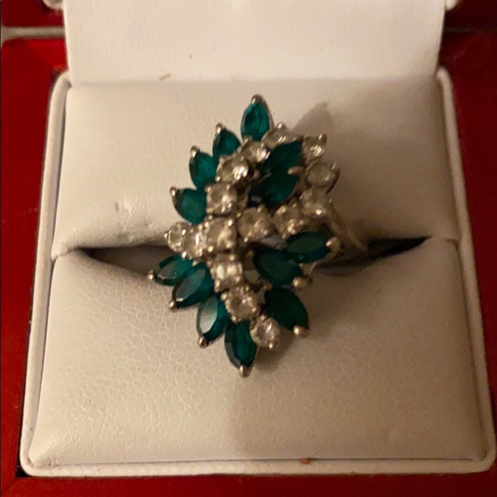 Sterling Silver emerald and CZ stone vintage ring - Picture 2 of 5